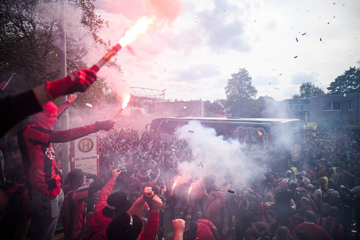 پایان سلطه بایرنمونیخ؛ اولین قهرمانی لورکوزن در تاریخ بوندسلیگا آلمان آلونسو جاودانه شد؛ اولین قهرمانی لورکوزن در تاریخ بوندسلیگا