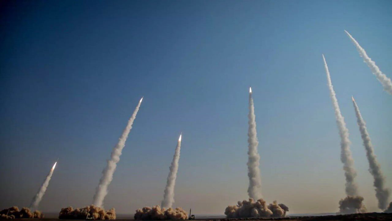 伊朗向巴勒斯坦被占领土发射了数十枚导弹和无人机