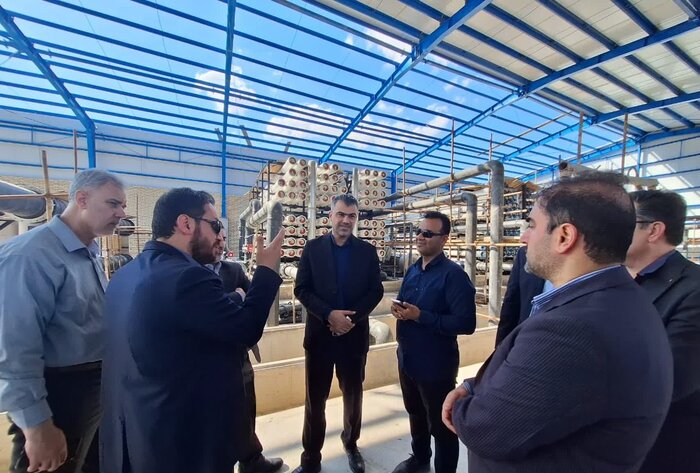 عملیات نصب بزرگترین آب شیرینکن خوزستان با حمایت دولت سیزدهم در آبادان شتاب گرفت