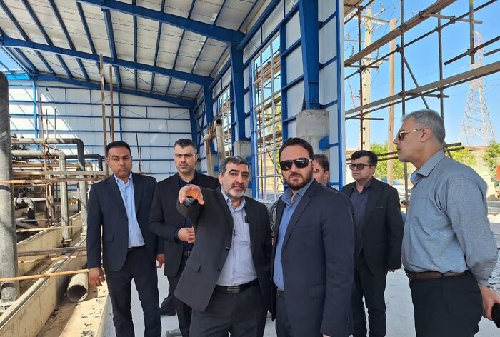 عملیات نصب بزرگترین آب شیرین‌کن خوزستان با حمایت دولت سیزدهم در آبادان شتاب گرفت
