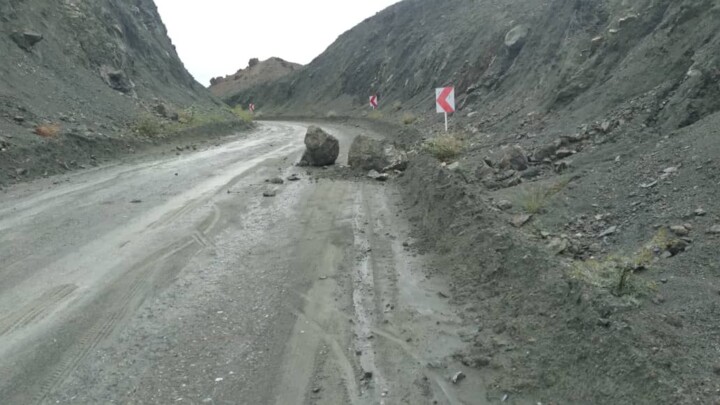 سیل راه ارتباطی بیش از 80 روستای نیکشهر را مسدود کرد
