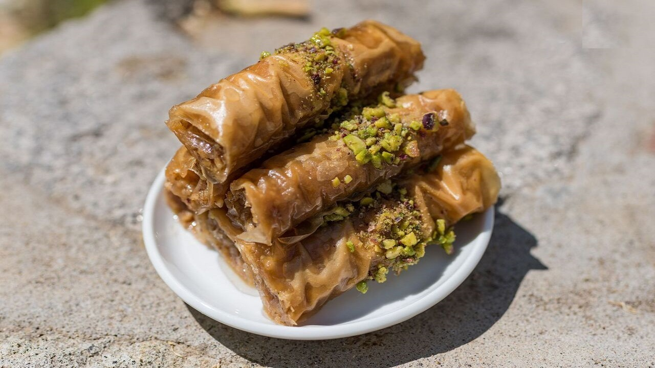 طرز تهیه باقلوا تابهای؛ شیرینی متفاوت و خوشمزه