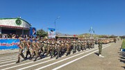 رژه نیروهای مسلح به مناسبت روز ارتش در سنندج برگزار شد+فیلم