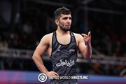 مصارع إيراني یفوز بالميدالية الفضية ببطولة المجر الدولية