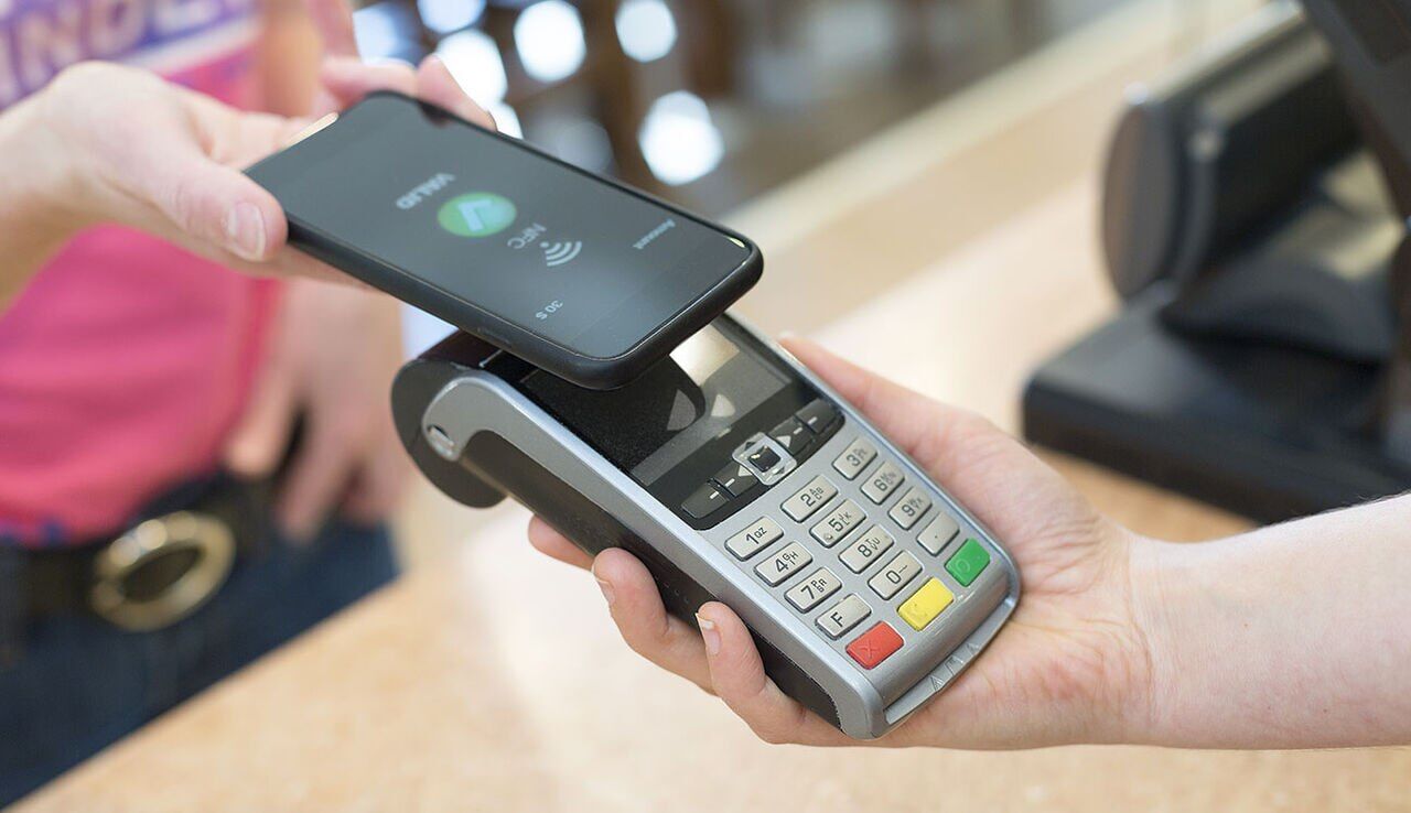 طرح "کهربا" با ۶ بانک آغاز شد/ پرداخت با گوشی به جای کارت بانکی