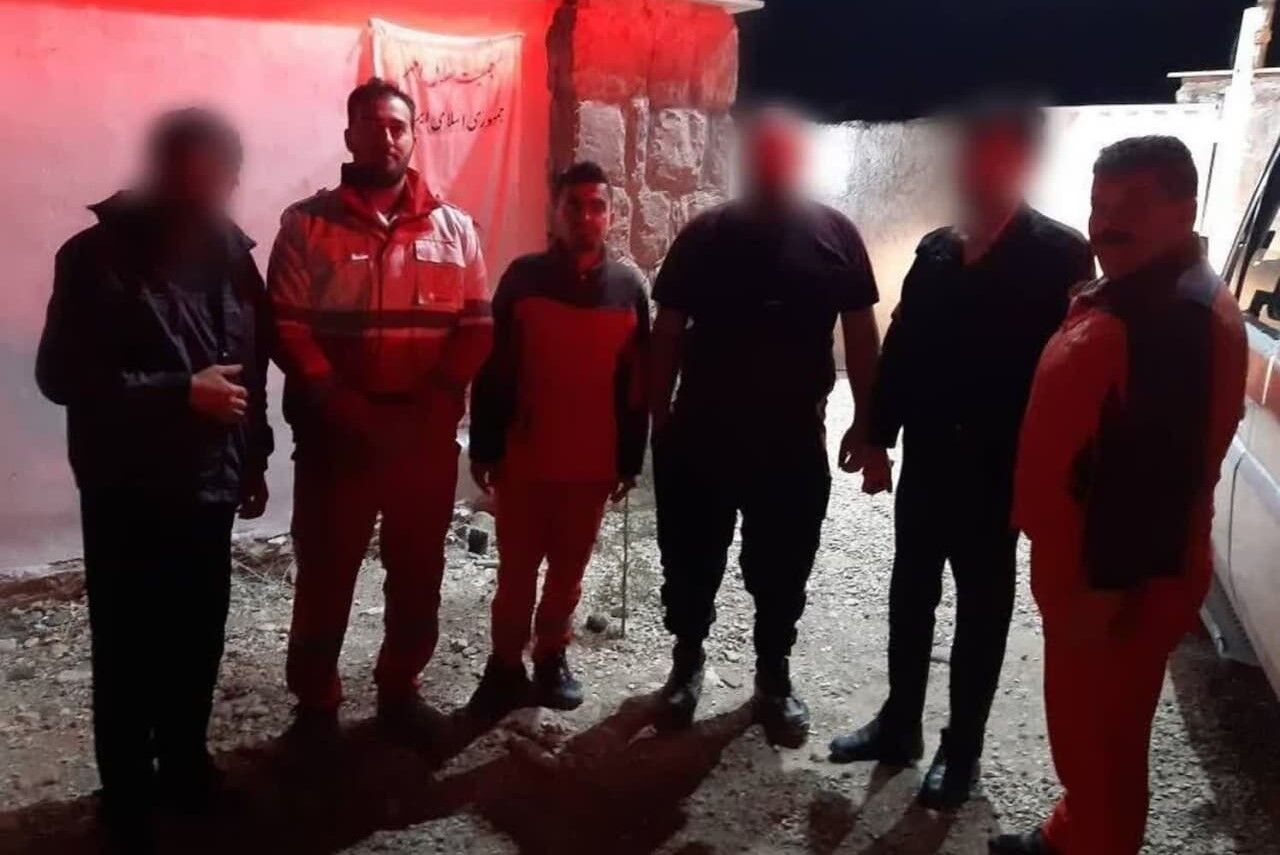 ۲ فرد مفقود شده در ارتفاعات دماوند با کمک هلال احمر دماوند نجات یافتند