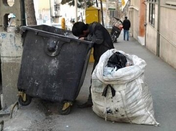 زباله‌گردی در شهر/ باید از خودمان شروع کنیم