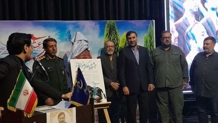 هنرمندان لارستانی در پایان هفته هنر انقلاب اسلامی تقدیر شدند