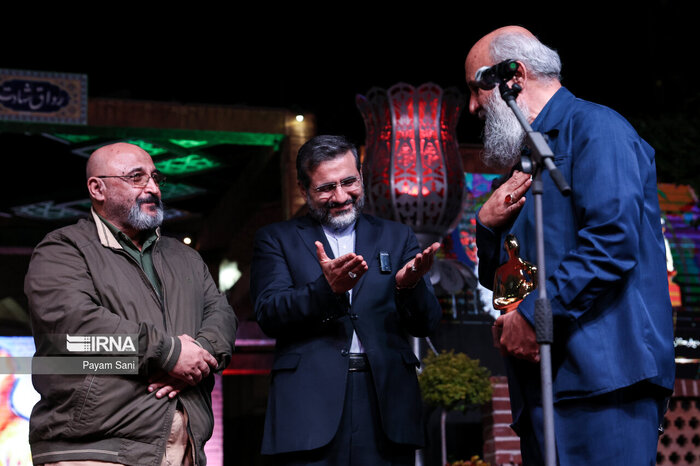 برگزاری آئین معرفی چهره سال ۱۴۰۲ هنر انقلاب