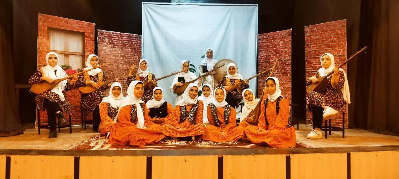 دختران هنرمند تایباد خراسان رضوی به مرحله کشوری مسابقات سرود آفرینش راه یافتند