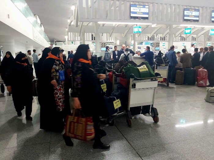 پس از ۹ سال چشم انتظاری؛ نخستین گروه از زائران عمره راهی عربستان شدند