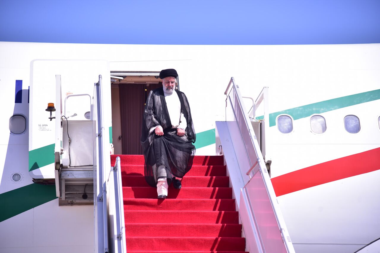 President Raisi welcomed in Pakistan at start of official visit