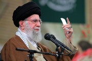 Un poème de l'ayatollah Khamenei compare les sionistes à Pharaon
