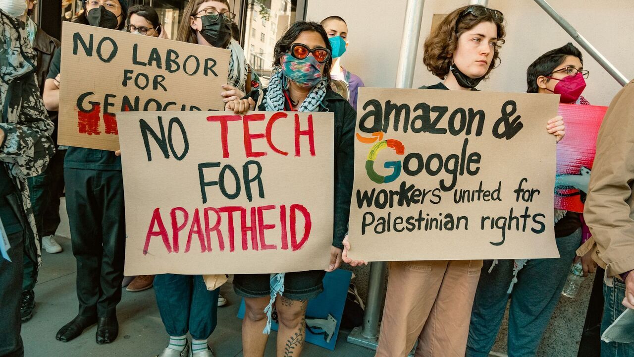 "غوغل" تطرد 20 موظفا بعد احتجاجهم على صفقة مع "إسرائيل"