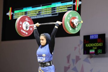 مسابقات وزنه‌برداری قهرمانی دختران کشور در همدان آغاز شد + فیلم