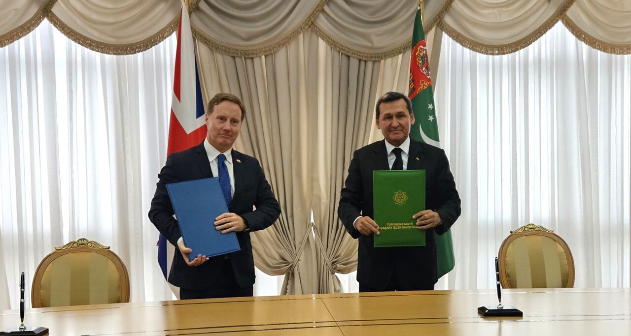 وزارت‌خانه‌های امور خارجه‌ انگلیس و ترکمنستان برنامه همکاری امضا کردند