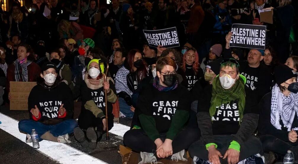 États-Unis : la police s'en prend aux manifestants pro-Gaza près du domicile du leader de la majorité au Sénat