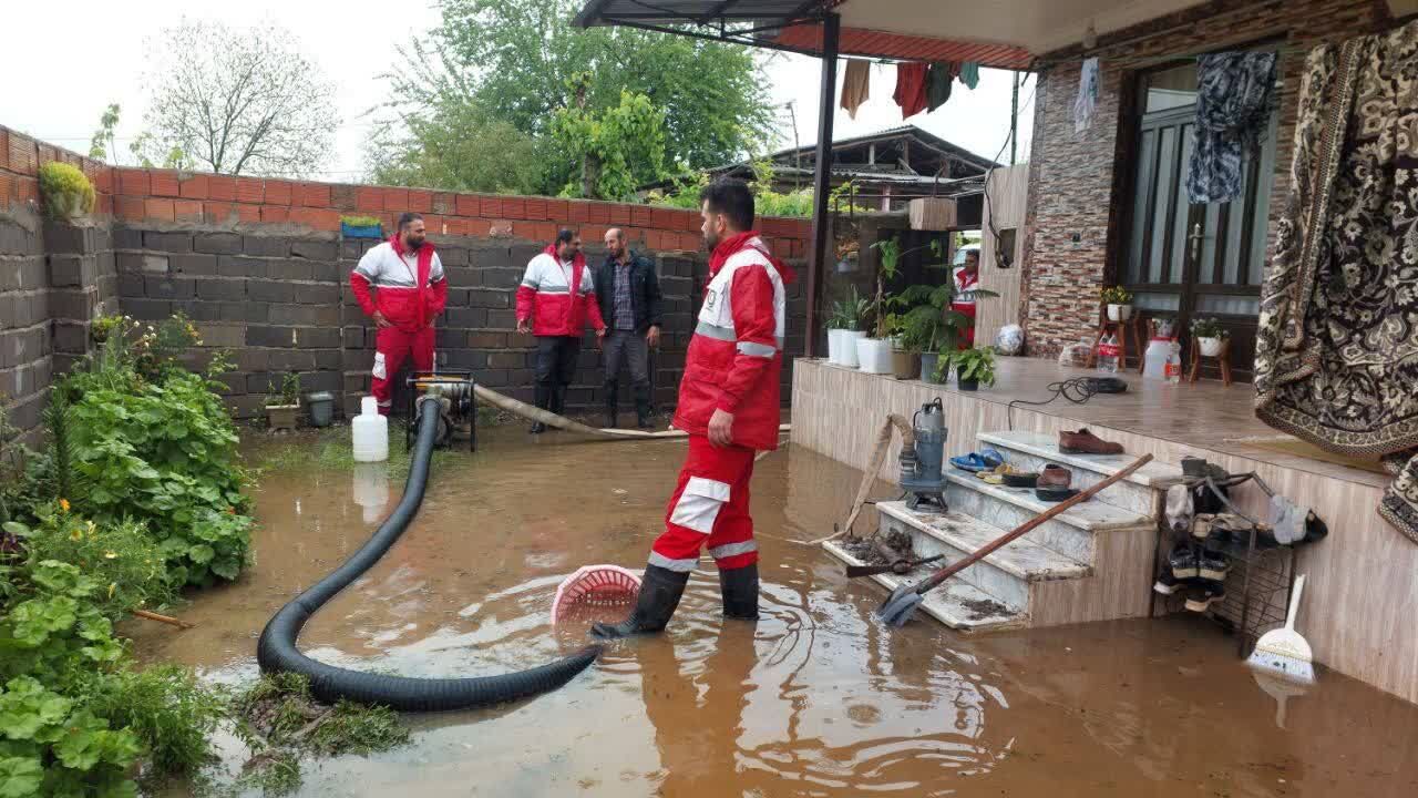 ۲۸ خانواده سیل‌زده گلستانی امدادرسانی شدند