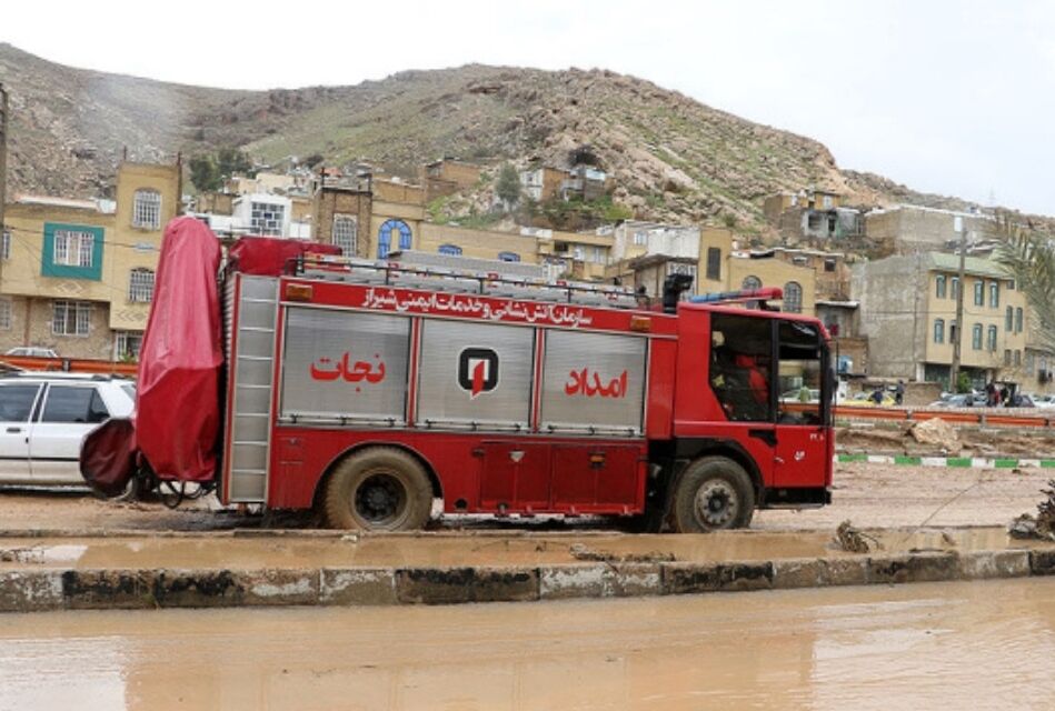 عصر بارانی شیراز و بیش از هزار تماس با آتش‌نشانی/۱۲۹ عملیات امداد و نجات