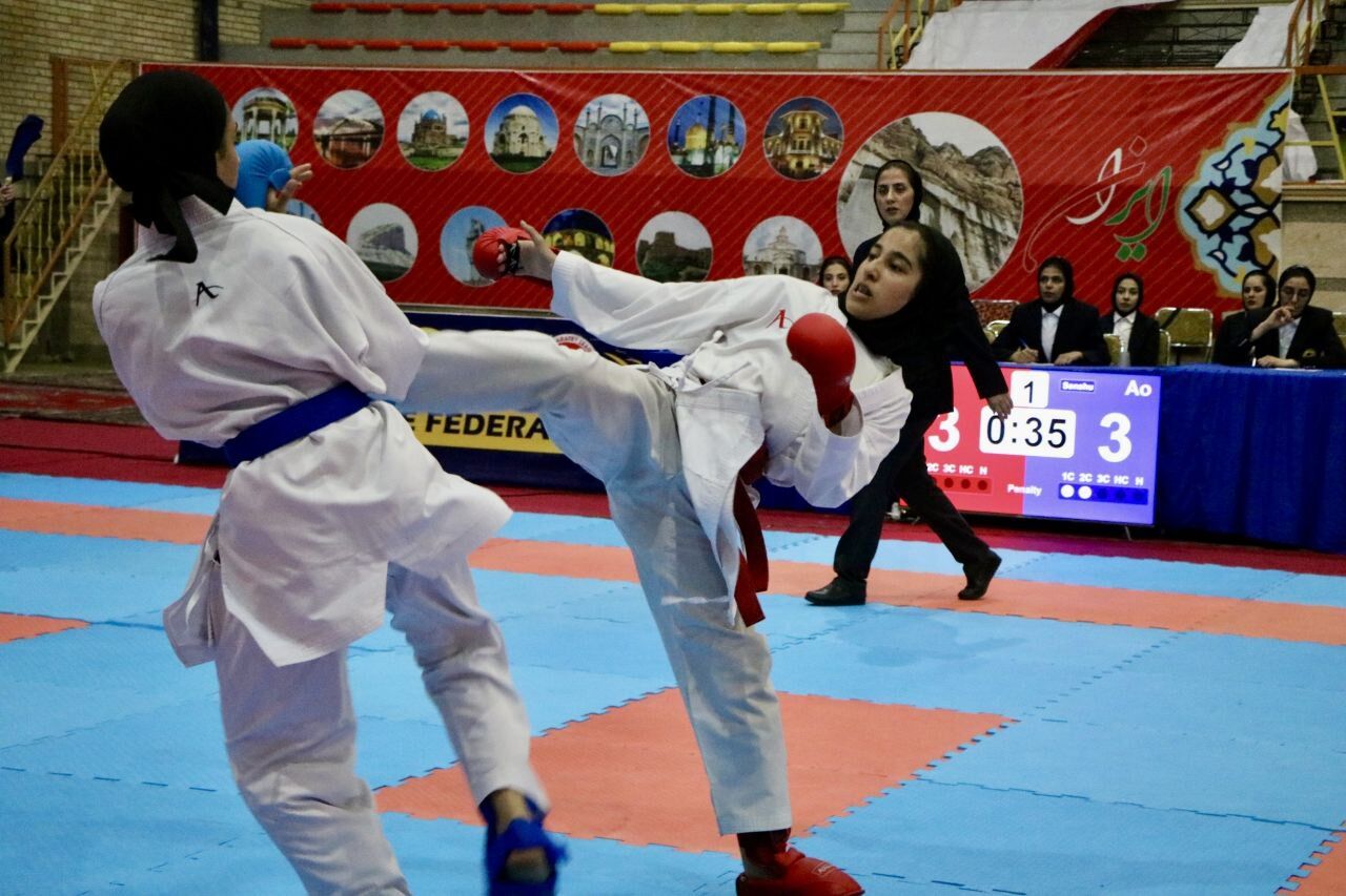قهرمانان مسابقات کاراته دختران کشور در رده جوانان شناخته شدند