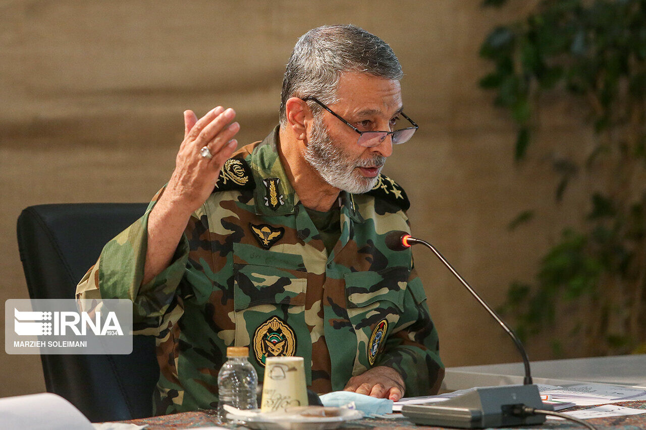 القائد العام للجيش: الوعد الصادق، كانت مظهرا للوحدة بين الجيش والحرس ووزارة الدفاع