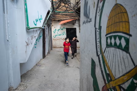 «ما با آنها هستیم»؛ روایت گاردین از حمایت فلسطینی‌های اردوگاه‌های لبنان با حماس