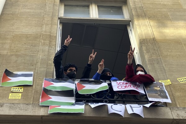 جنبش ضد جنگ در فرانسه: دانشجویان، ورودی دانشگاهی در پاریس را مسدود کردند