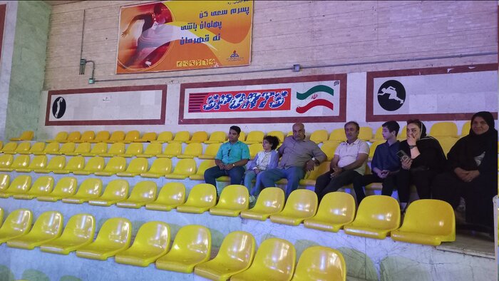 کشتی فرنگی جام تختی؛ از صندلیهای خالی تا حضور خانوادهها در سالن