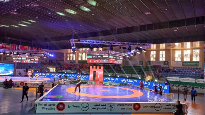 کشتی فرنگی جام تختی؛ از صندلیهای خالی تا حضور خانوادهها در سالن