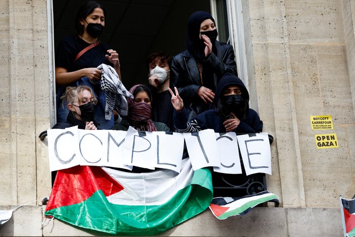 جنبش ضد جنگ در فرانسه: دانشجویان، ورودی دانشگاهی در پاریس را مسدود کردند