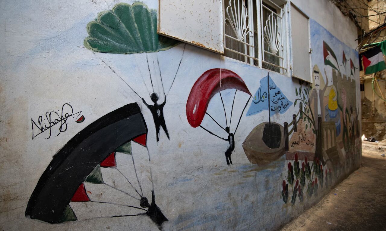 «ما با آنها هستیم»؛ روایت گاردین از حمایت فلسطینی‌های اردوگاه‌های لبنان از حماس