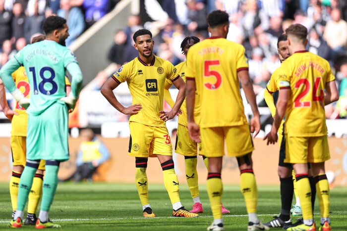لیگ برتر انگلیس/ منچستر متوقف شد؛ شفیلد سقوط کرد