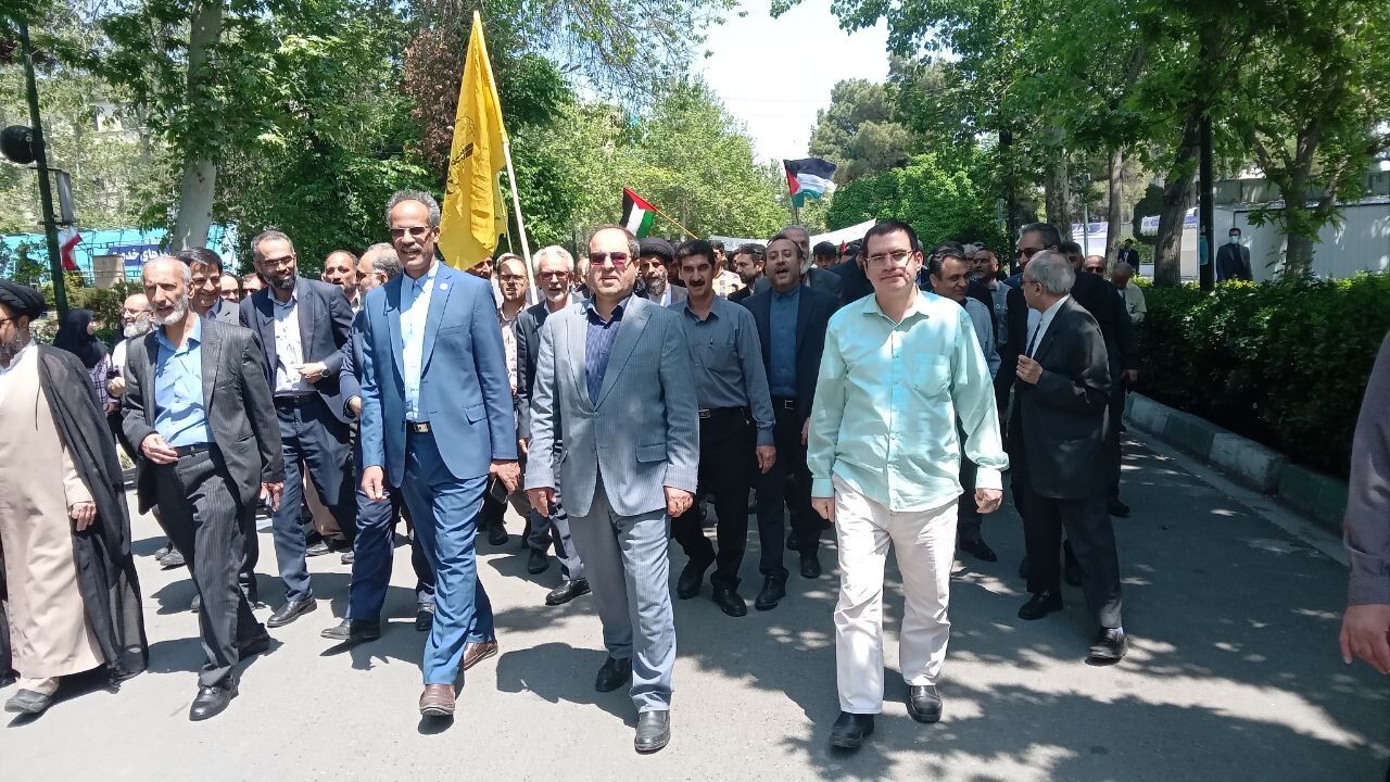 دانشگاهیان دانشگاه تهران در حمایت از خیزش دانشجویان آمریکا و اروپا تجمع کردند