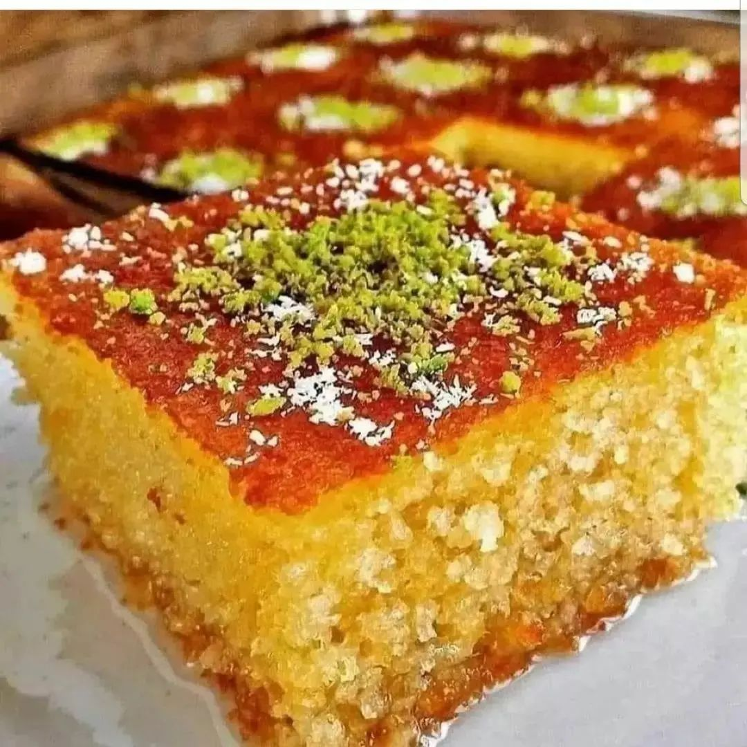 طرز تهیه کیک باقلوایی زعفرانی؛ خوشمزهترین کیک ایرانی