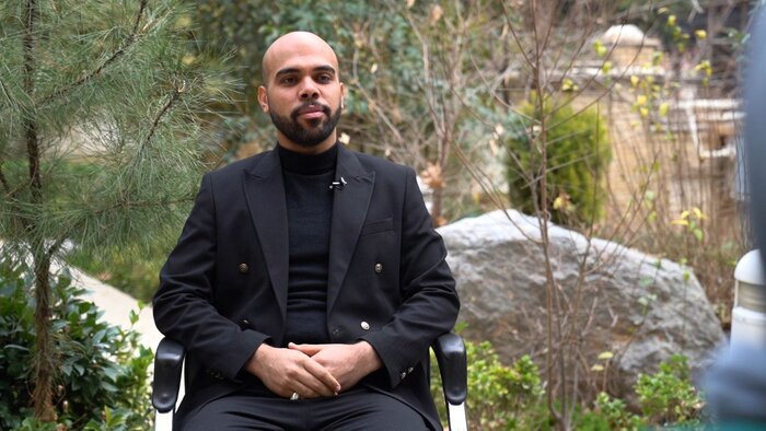 خارجیهایی که داخلی حرف میزنند + فیلم مستند