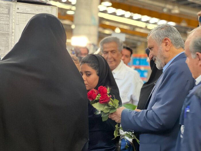 اعطای «نشان برتر» به بانوان کارگر برگزیده شاغل