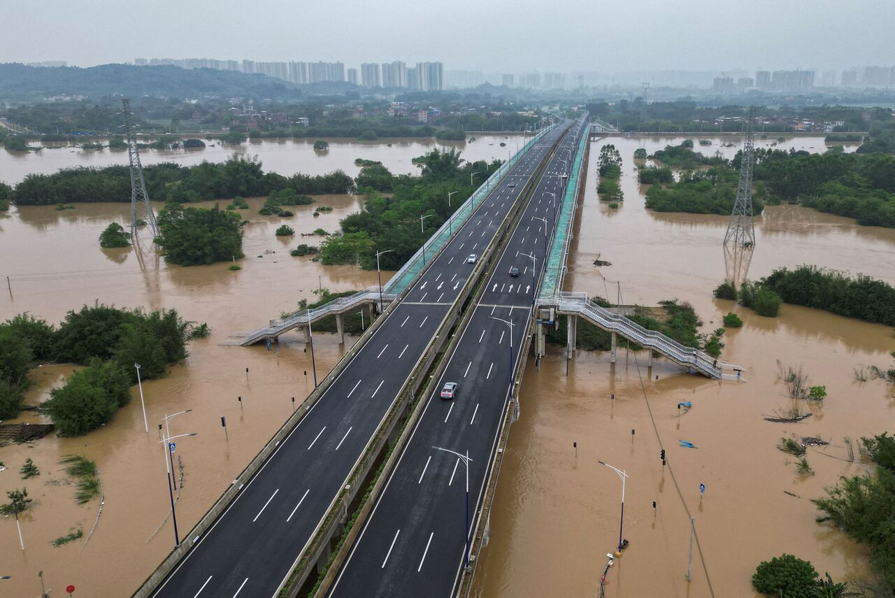 گردباد در جنوب چین ۵ کشته بر جای گذاشت/ شدیدترین بارندگی ۷۰ سال گذشته در گوانگ‌ژو