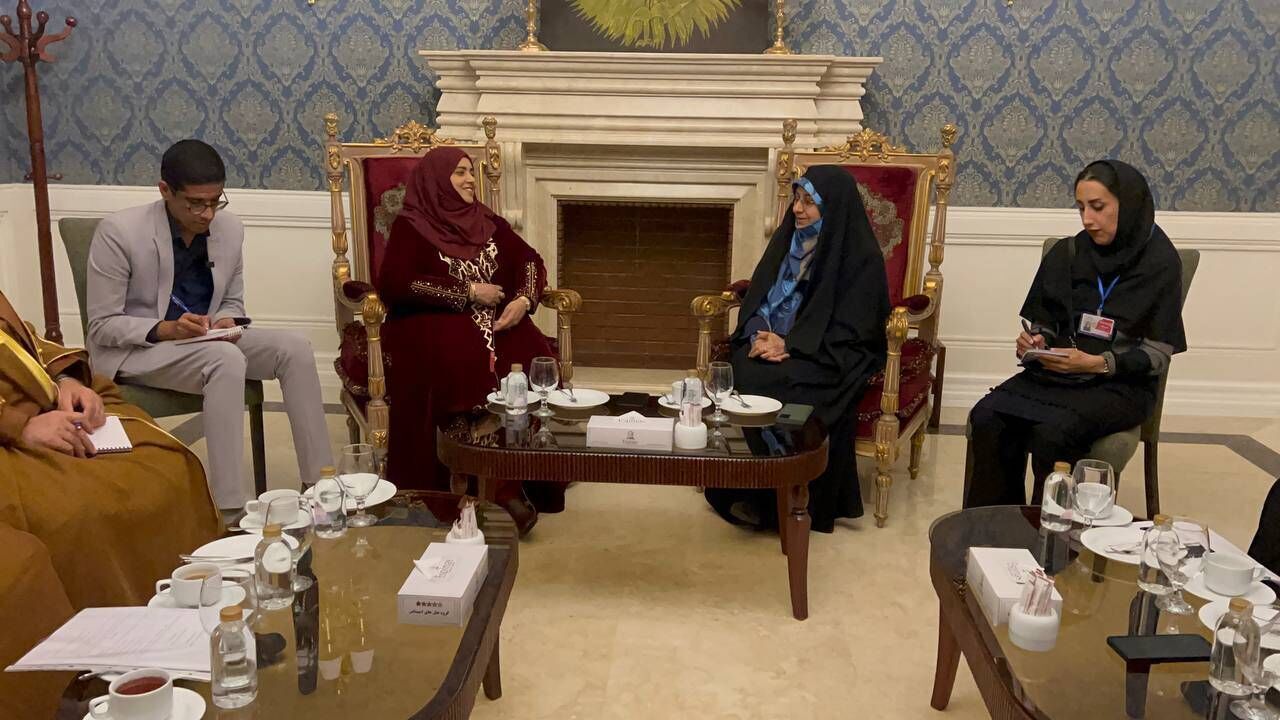 وزيرة التنمية الاجتماعية العُمانية تلتقي مساعدة الرئيس الايراني لشؤون المرأة والأسرة