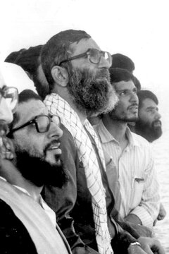 Imágenes de la asistencia del ayatolá Jameneí en la maniobra Shahadat