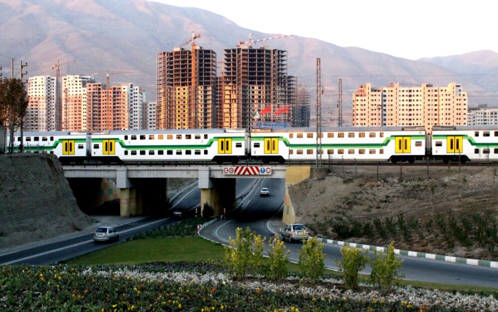 اعزام قطارهای تندرو خط ۵ مترو (تهران - گلشهر) متوقف شد/ حرکت کُند قطارهای عادی