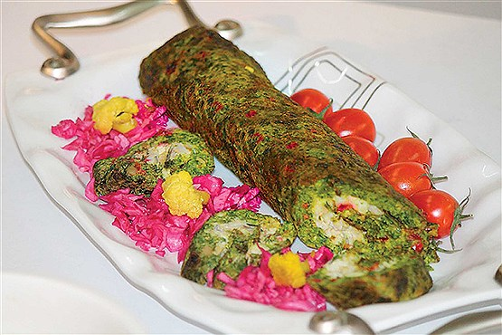 طرز تهیه رولت کوکو سبزی به روش مجلسی