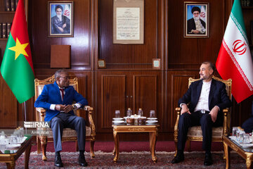 Rencontre du chef de la diplomatie iranienne avec le Premier ministre du Burkina Faso à Téhéran