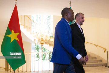 Reunión del primer ministro de Burkina Faso con el ministro de Asuntos Exteriores de Irán