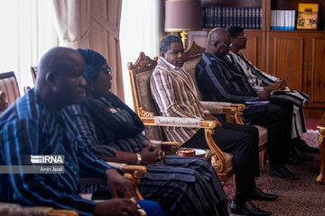 Reunión del primer ministro de Burkina Faso con el ministro de Asuntos Exteriores de Irán