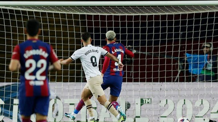 کامبک بارسلونا مقابل والنسیا ۱۰ نفره با هتتریک لواندوفسکی