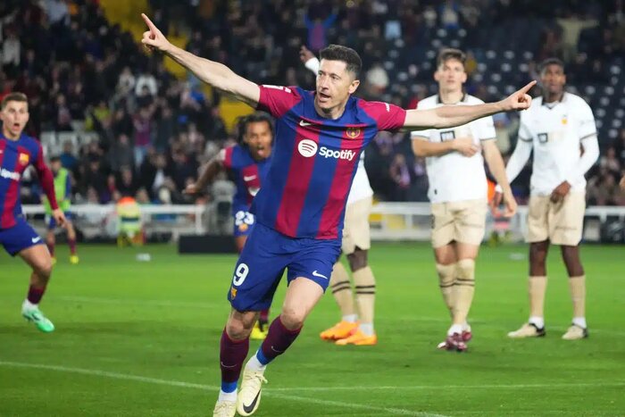 کامبک بارسلونا مقابل والنسیا ۱۰ نفره با هتتریک لواندوفسکی