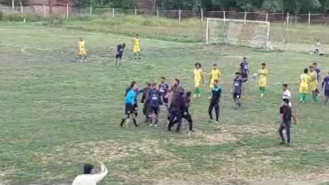 ماجرای درگیری در ورزشگاه فیروزآباد چه بود؟