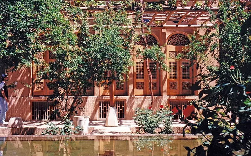 خانه لاریها در یزد، نمونهای اصیل از خانههای کویری