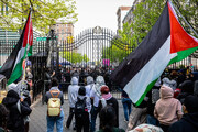 ادامه تظاهرات دانشجویان حامی فلسطین در آمریکا و شلیک گاز اشک‌آور توسط پلیس