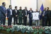 اهدای پیراهن تیم ملی فوتسال ایران به موزه دفاع مقدس